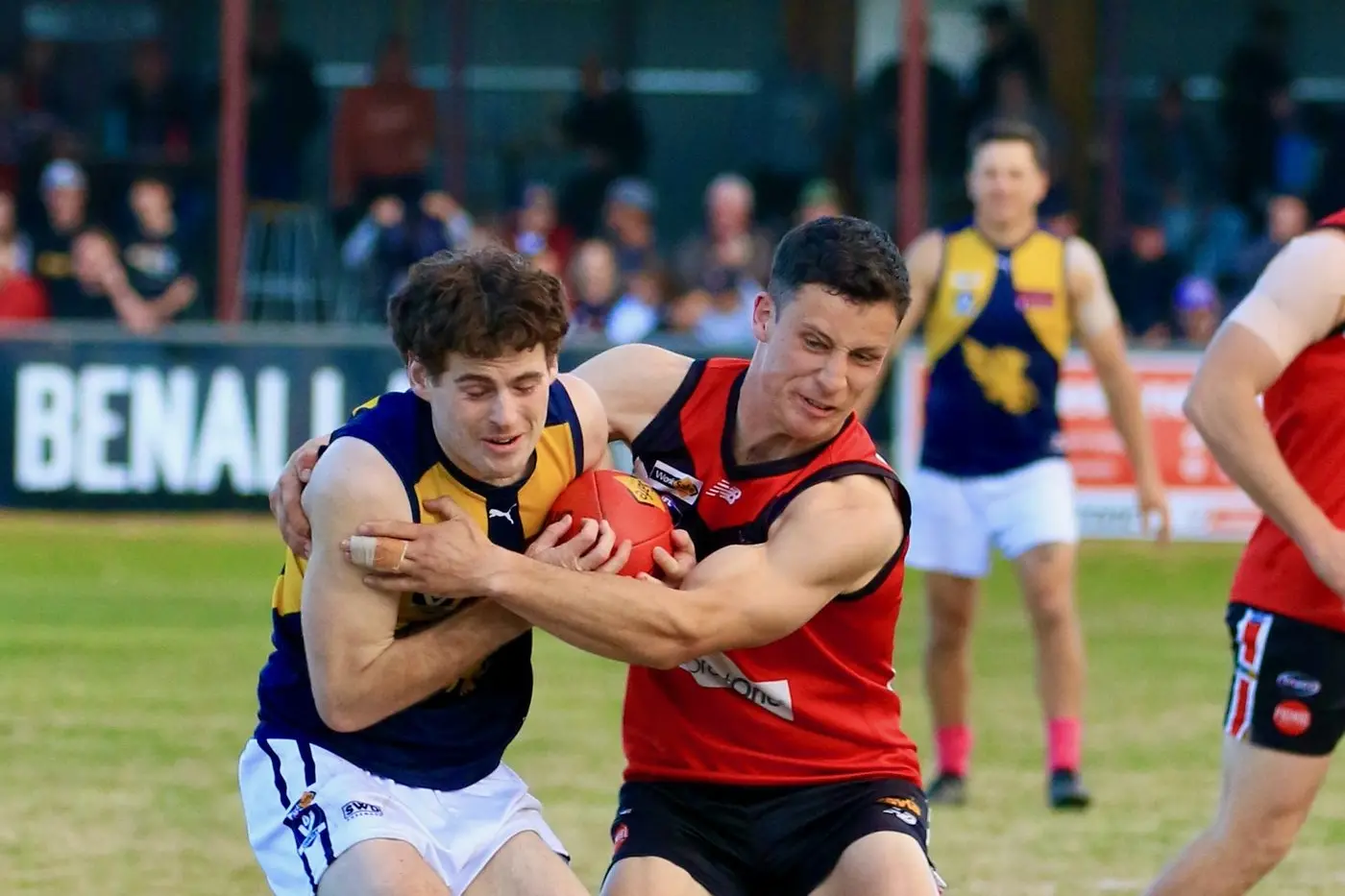 TRAPPED: Nate Buchanan caught by an opponent as Mansfield stretch their unbeaten run to 11. PHOTOS: Paul Martin.