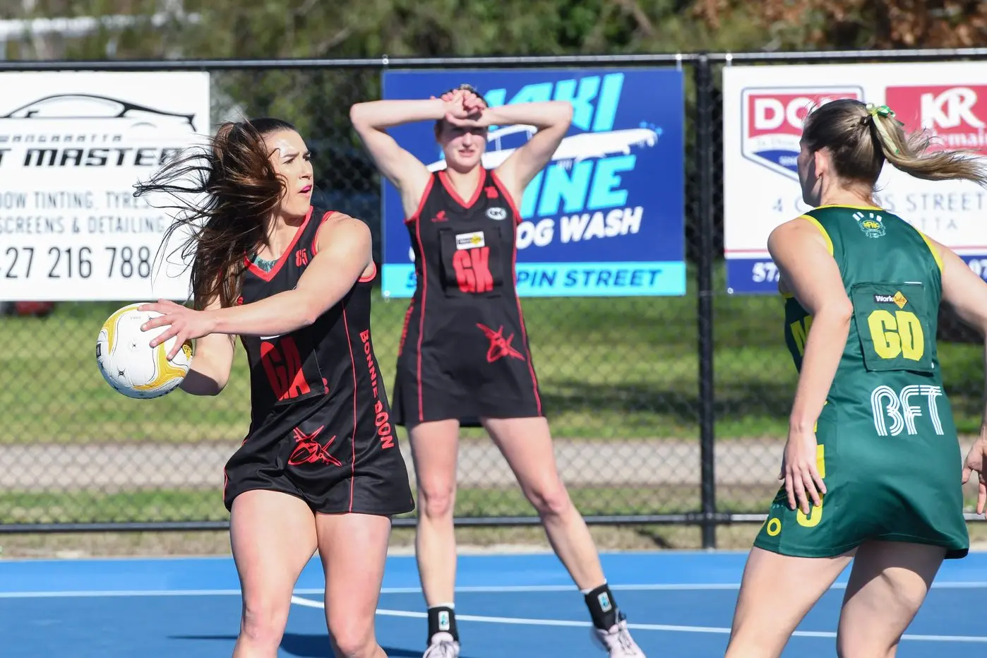 BOMBERETTES STRIKE: On Saturday Bonnie Doon defeated Moyhu by 29 points.  \\nHeidi Summers moved dynamically across the court.\\nPHOTOS: Kurt Hickling.
