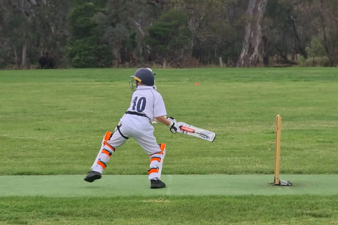 SOLID AS A ROCK: Captain Ethan Jones stuck it out and helped Blue reach drinks at 3/30.