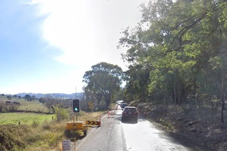 WHAT\\'S THE HOLD UP: A traffic light remains in place on Mansfield-Woods Point Road, with no confirmation as to when important repairs will begin.