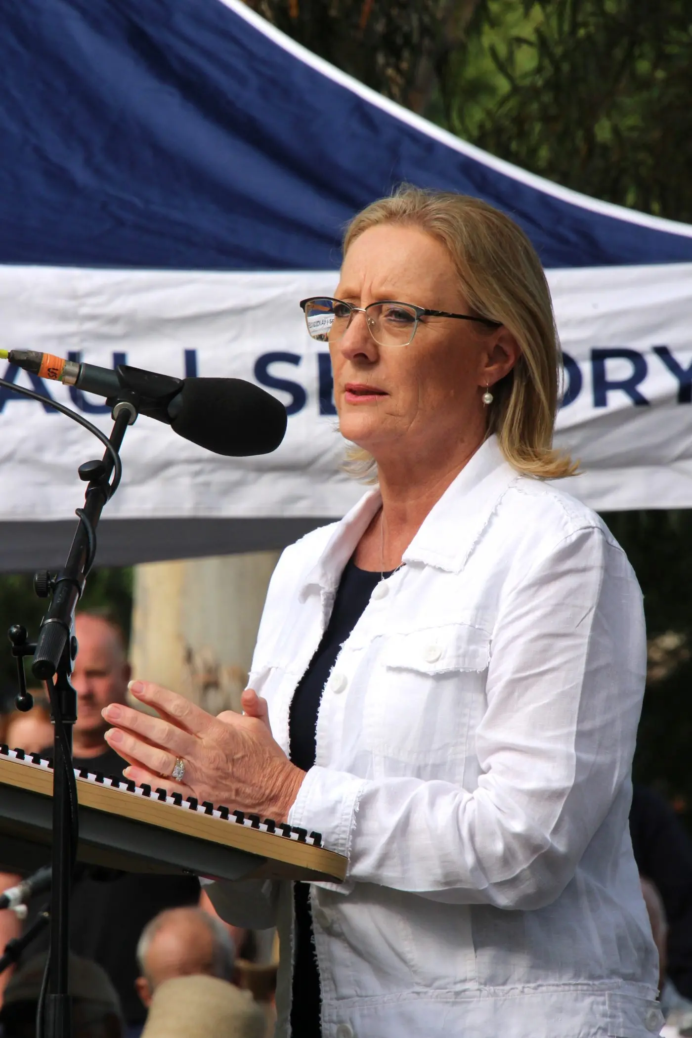 McLeish slams family violence funding cuts