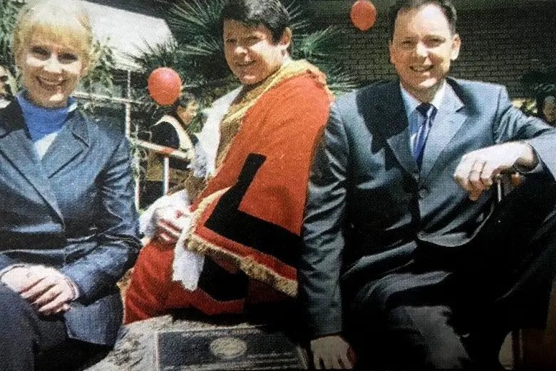 INDEPENDENCE DAY: On October 28 2002 (from left) Member for Benalla Denise Allen, Mayor Don Cummins and Minister for Local Government Bob Cameron ushered in the new Mansfield Shire.