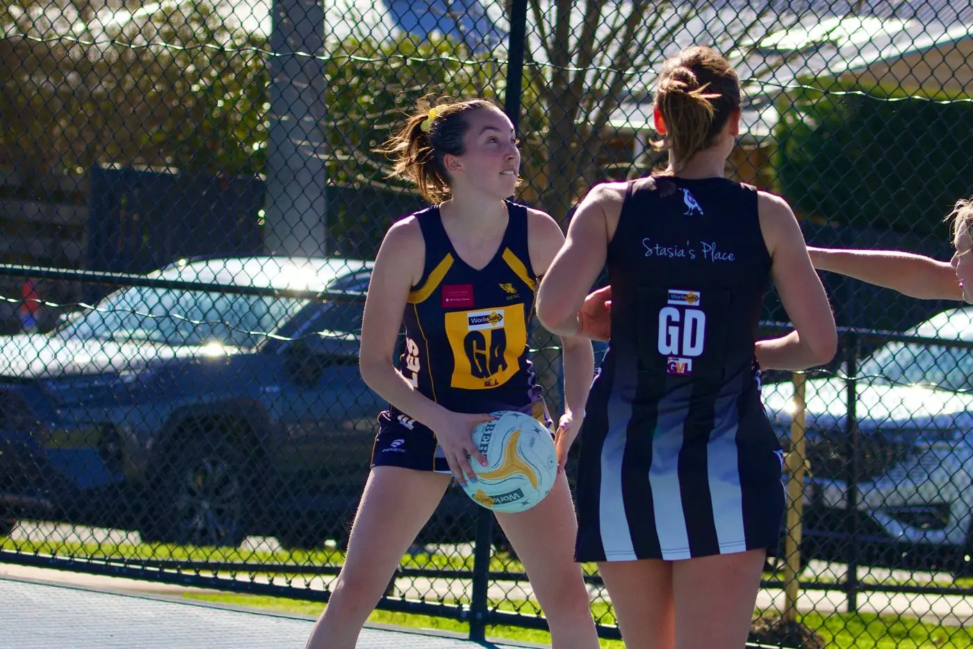 EAGLES FINISH STRONG: On Saturday Mansfield\\'s A grade netballers lost a tough battle to the Euroa Magpies.\\nCoach Alex Ball worked tirelessly in the ring shooting multiple goals. PHOTOS: Paul Martin