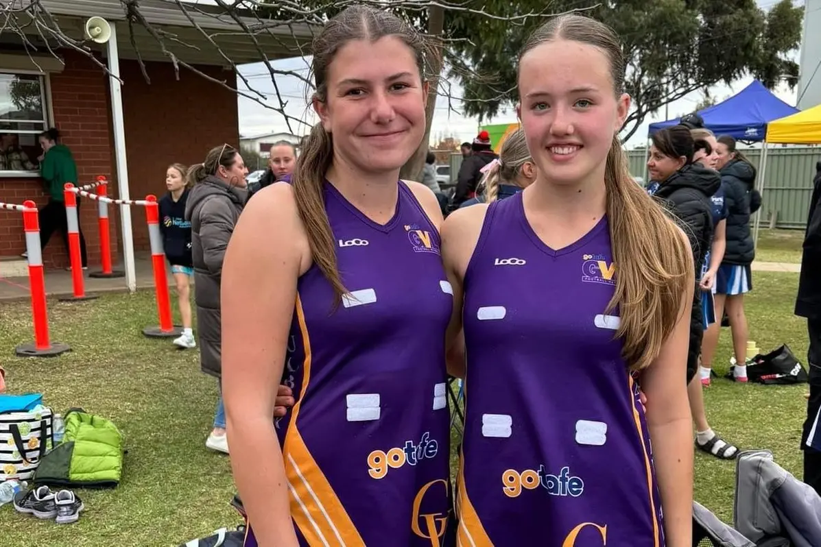 HOMETOWN HEROS: Mansfield netballers Jess Dolling and Eva Clydesdale  at the GVL vs O&M Interleague game on Saturday. PHOTO: Leonie Berry