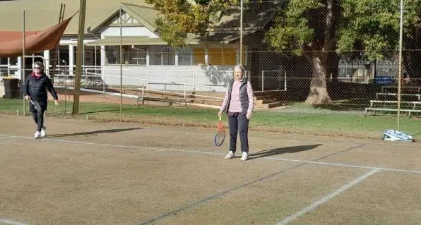 Winter tennis matches defy weather