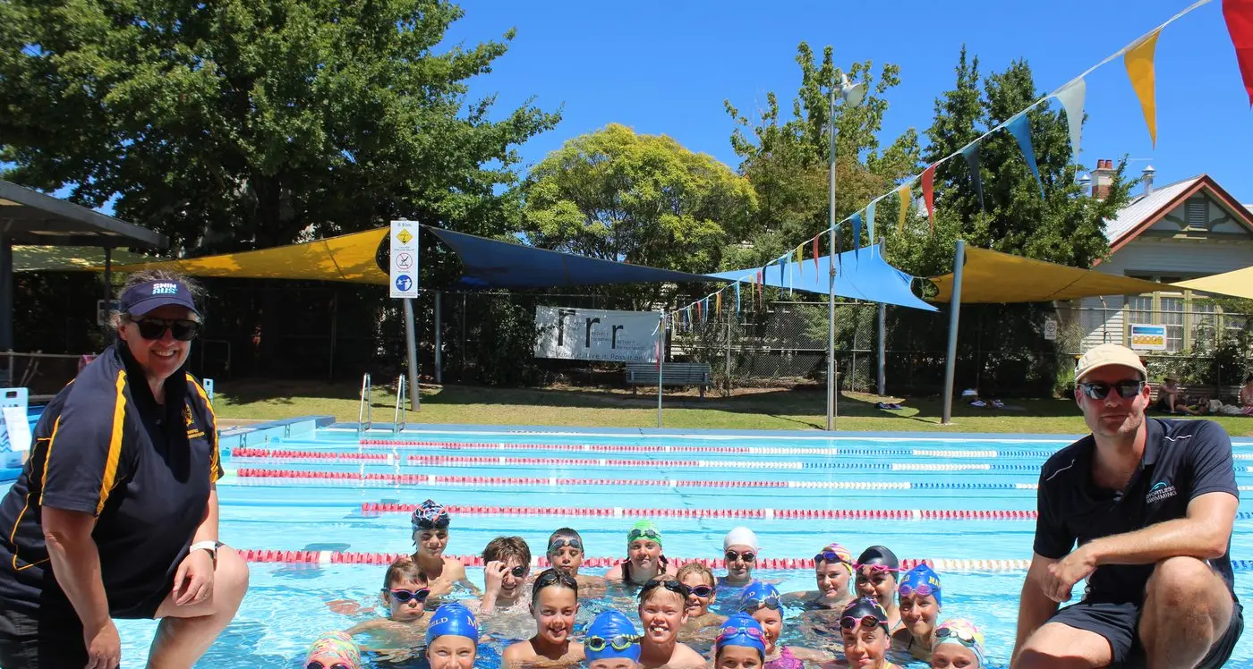 Alli leads from the lane