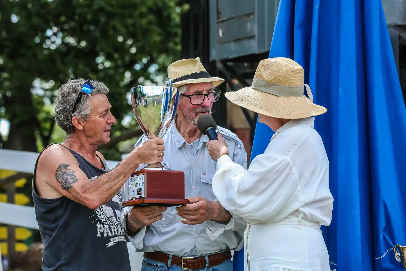 WINNER\\'S CIRCLE: Federal member for Indi Helen Haines congratulates veteran trainer Ray Caldwell of Carrum Downs on his Mansfield Hygain Cup win with Material Mistress.
