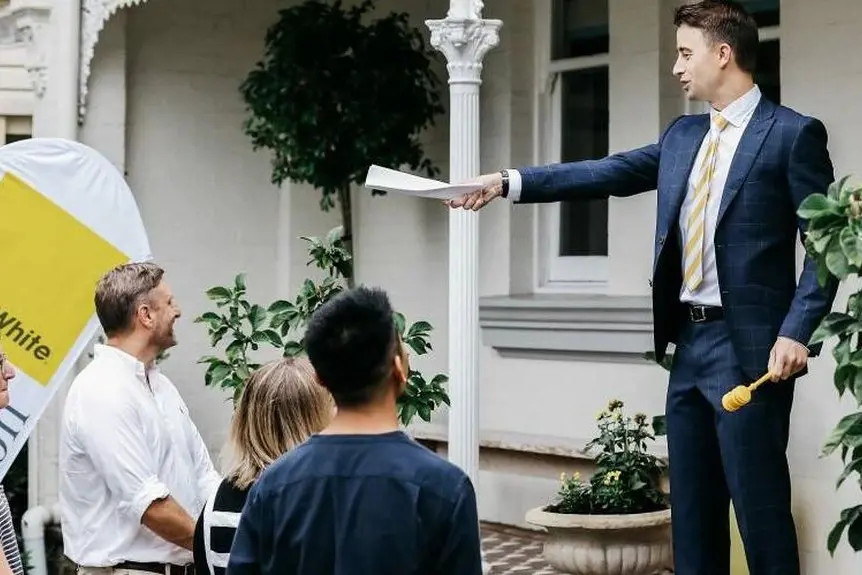 RBA holds cash rate as home values heat up