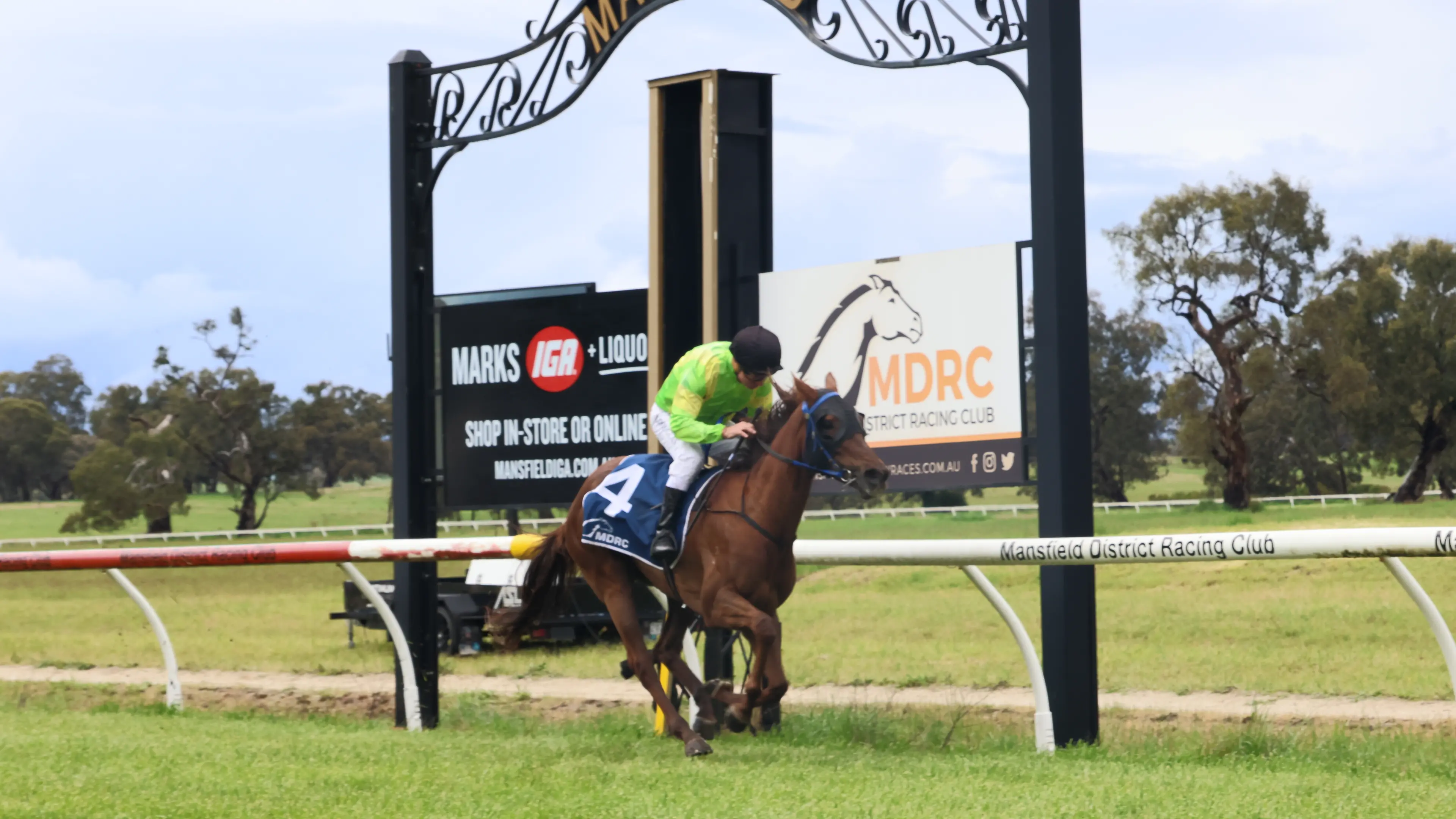 Wet track no hindrance to runners at Mansfield