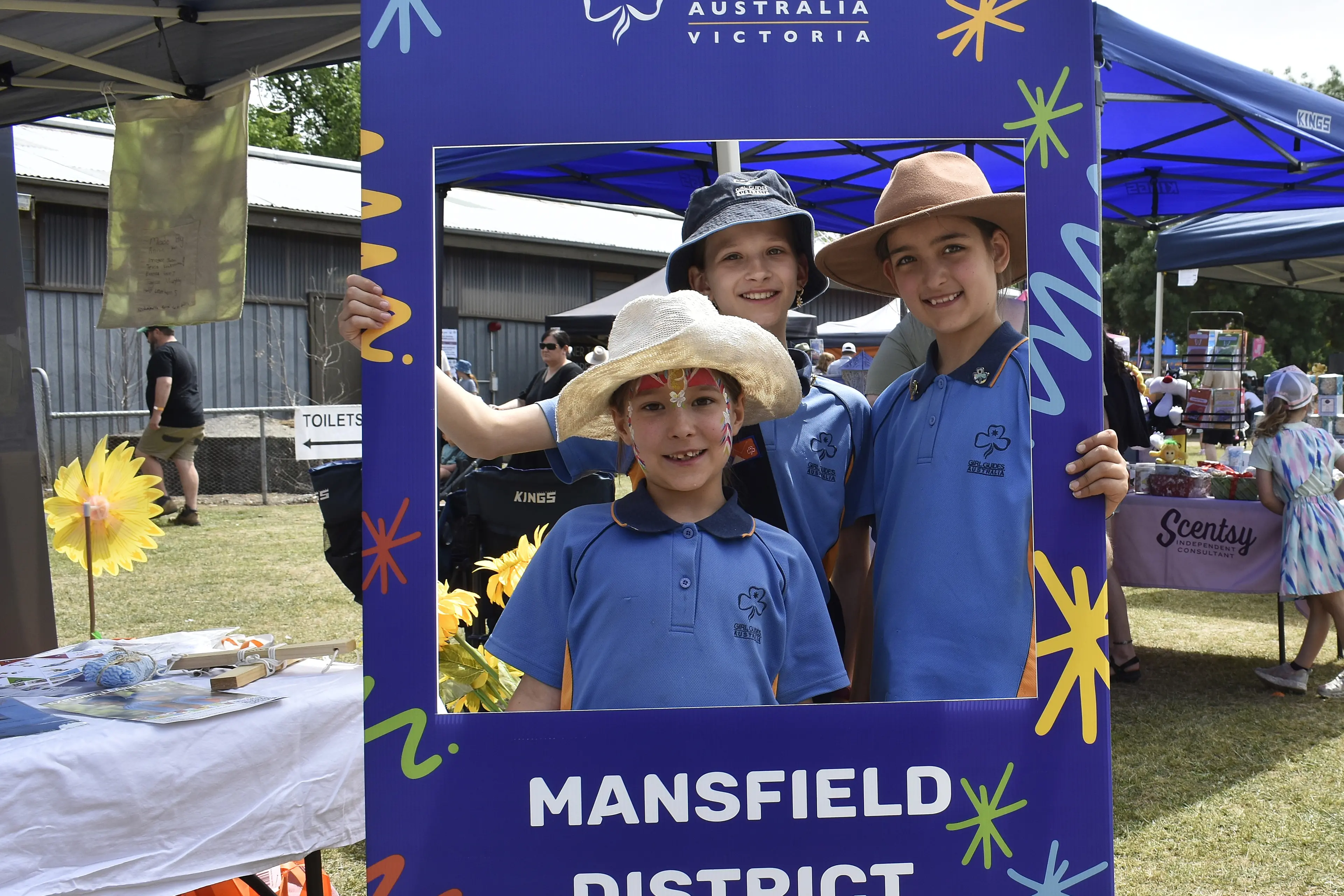 <p>PICTURE THIS: A \\'selfie\\' screen was made available by the Mansfield Girl Guides</p>\\n