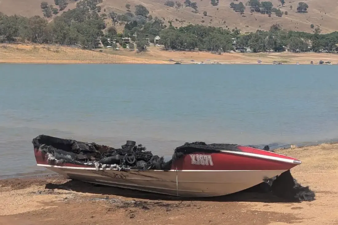 <p>BURNT: The destroyed boat on the banks of Lake Eildon.</p>\\n