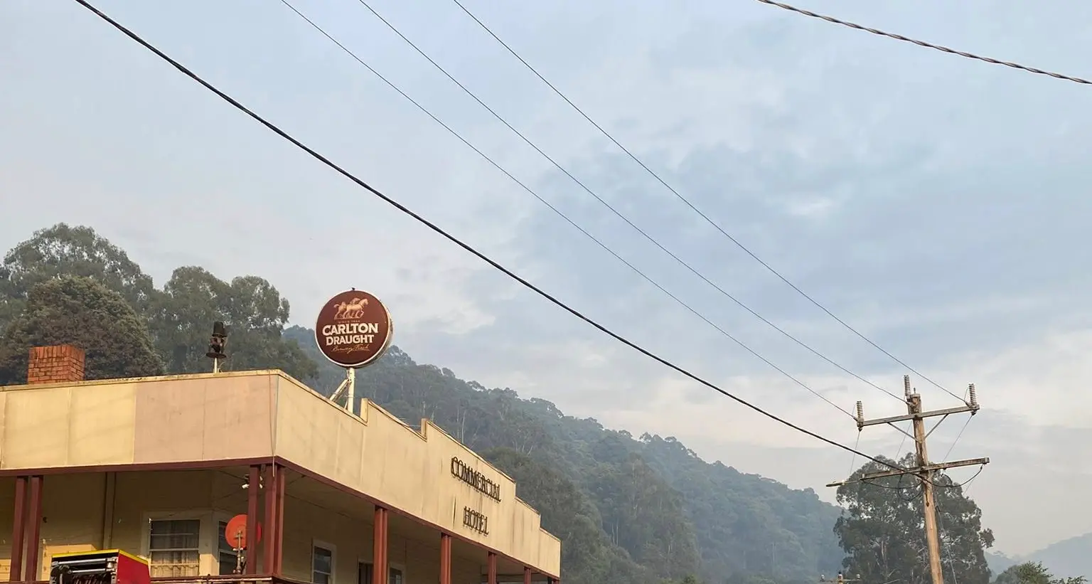 Woods Point pub heart of the community during bushfire emergency