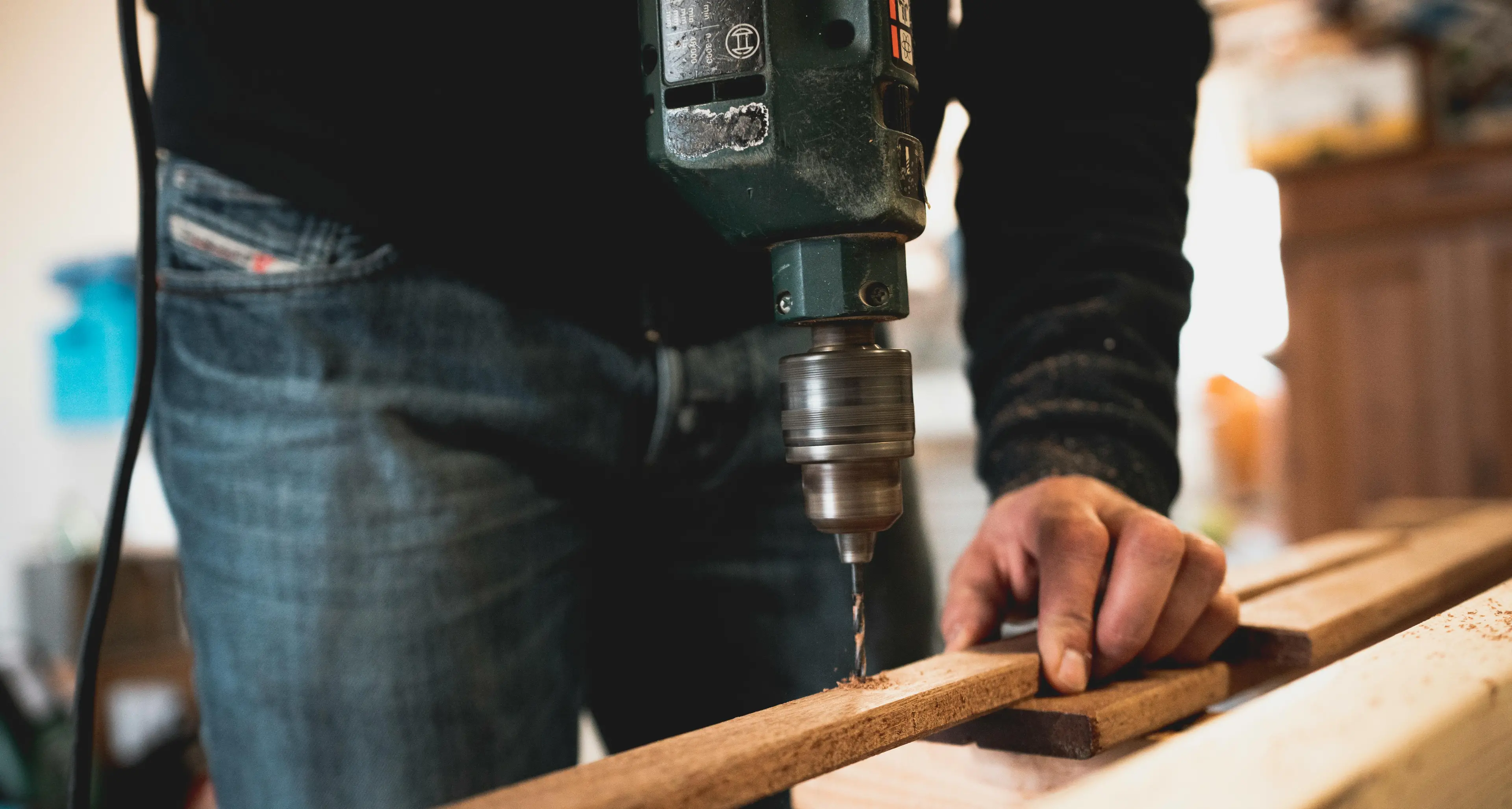 Fake tradies targeting bushfire-affected Victorians