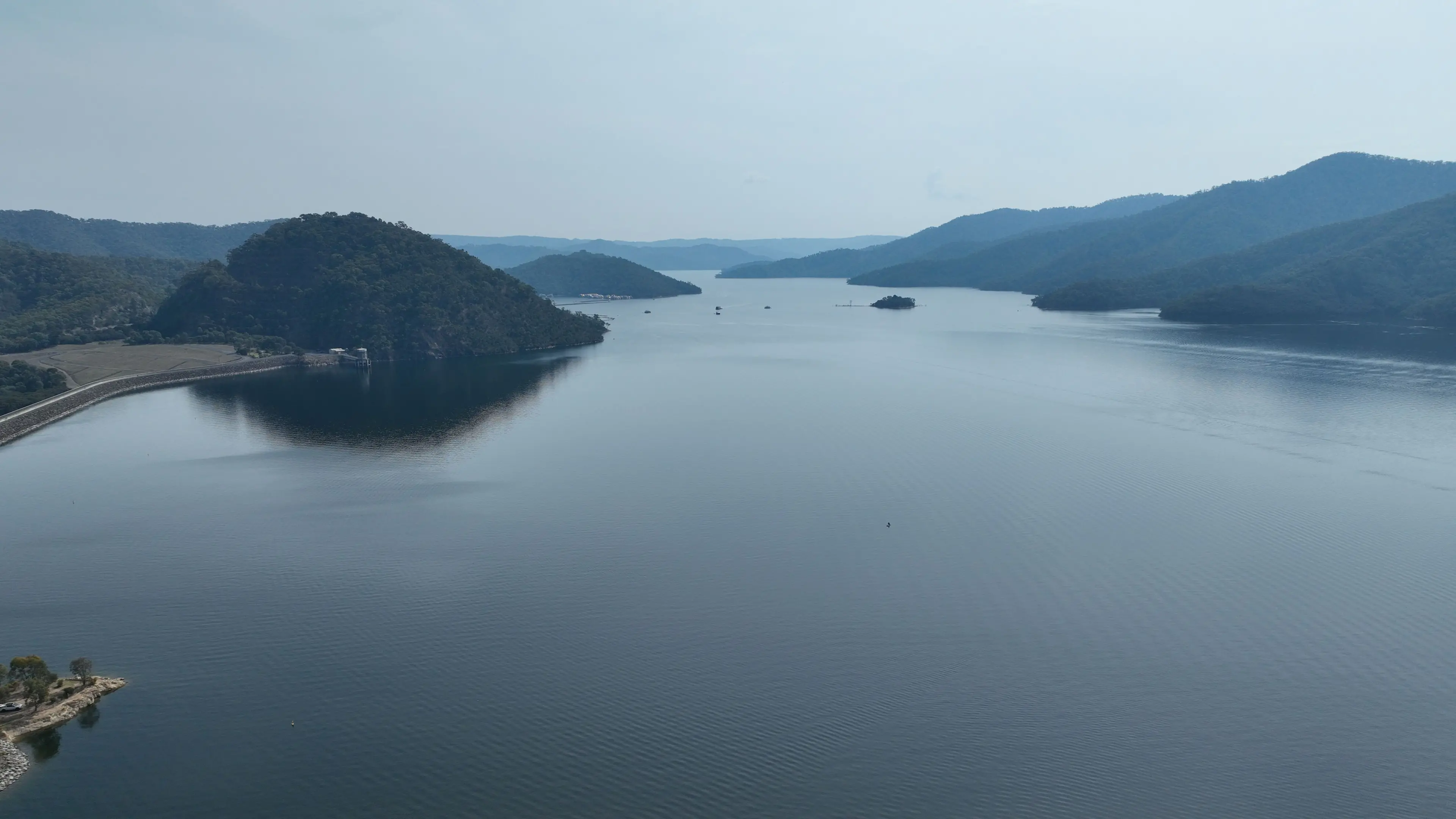 Blue-green algae warning for Lake Eildon
