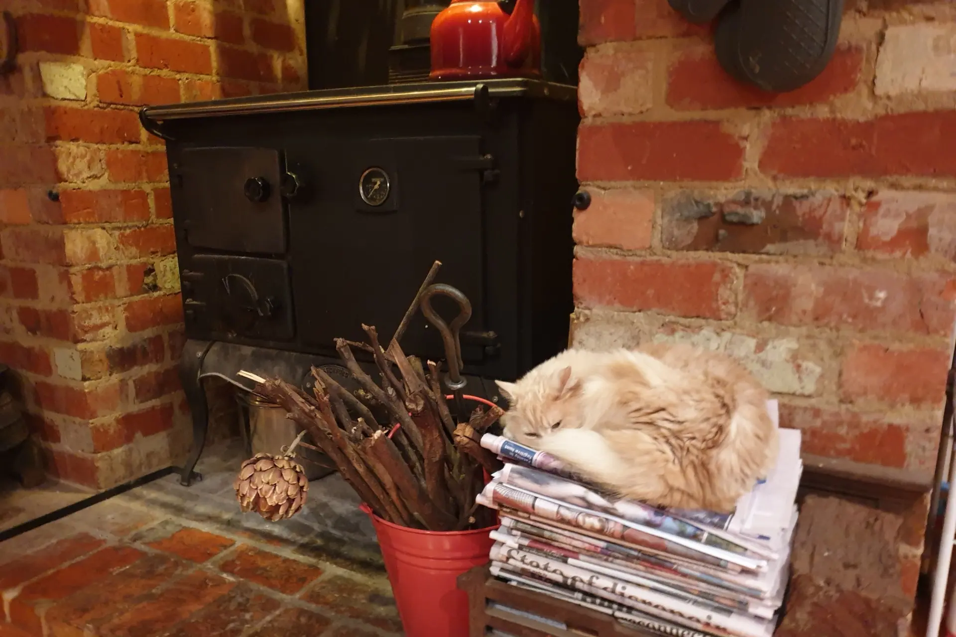 <p>WARM & COSY: The warmth of a cosy wood heater</p>\\n