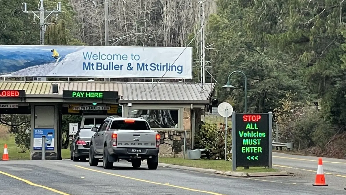 Early snow catches drivers out on Mt Buller