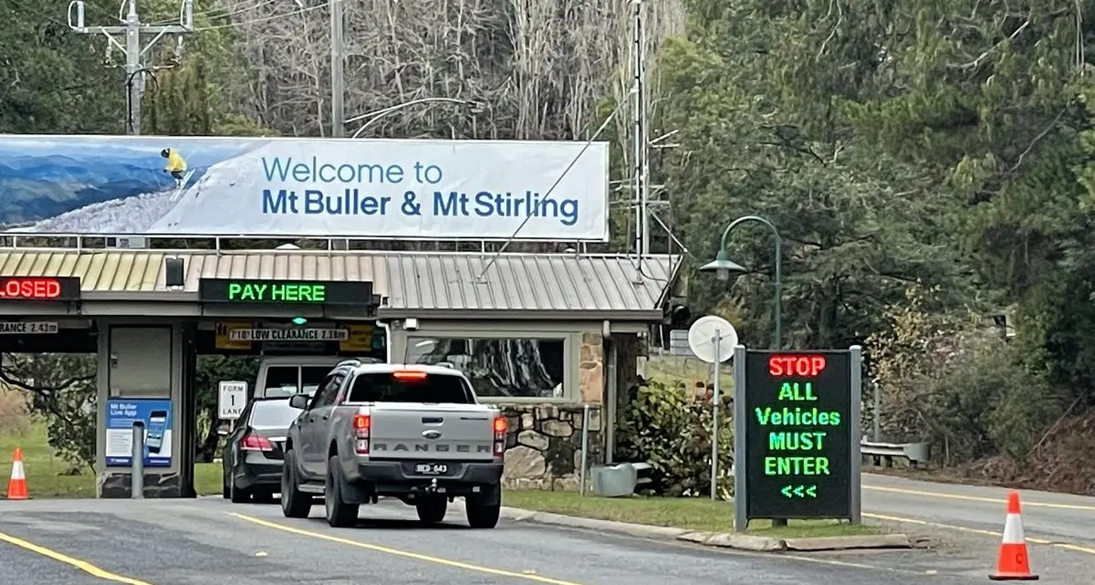 Early snow catches drivers out on Mt Buller