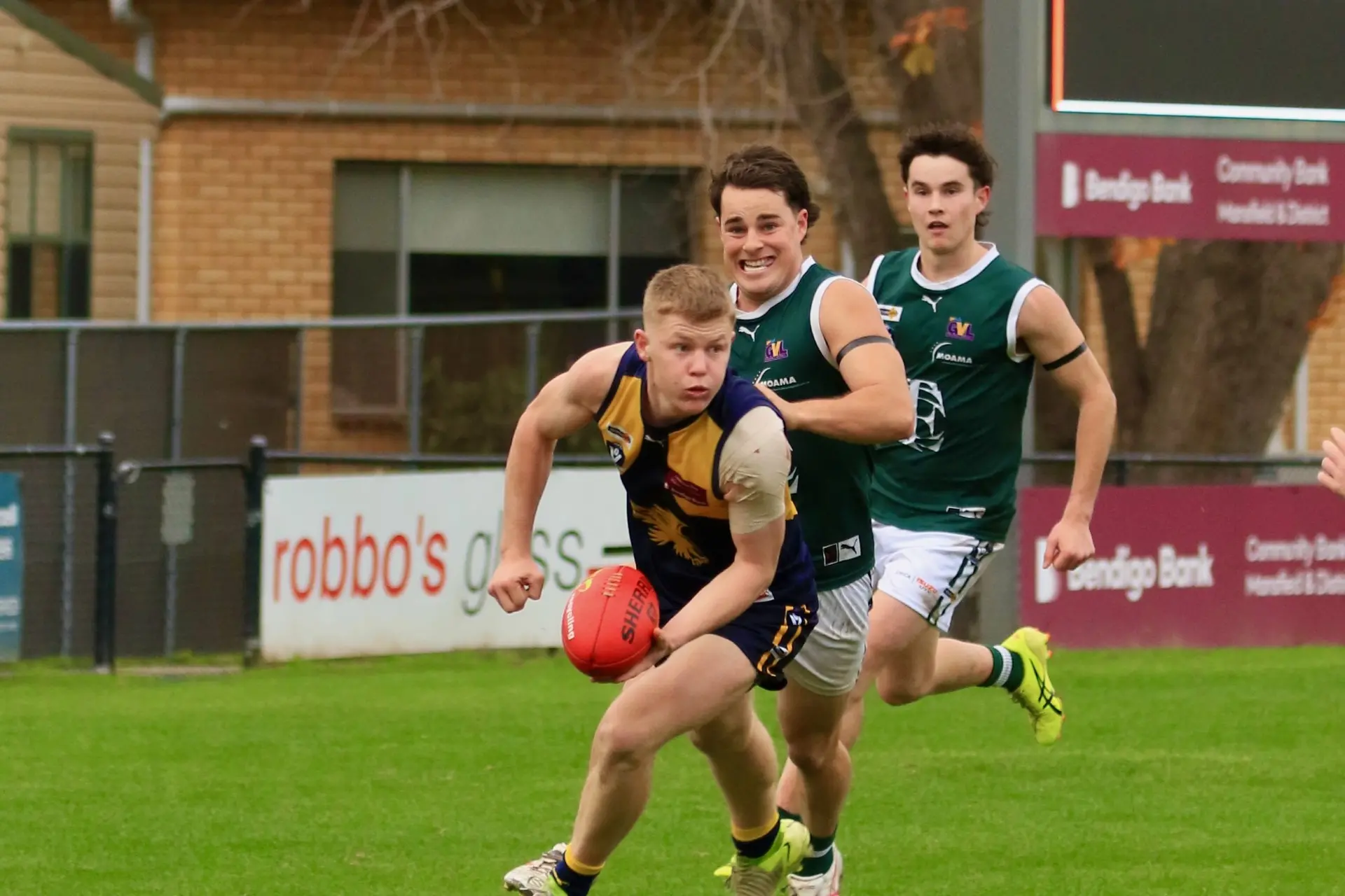 <p>GOING STRONG: Eagles\\' Jack Marks leads the way.</p>\\n
