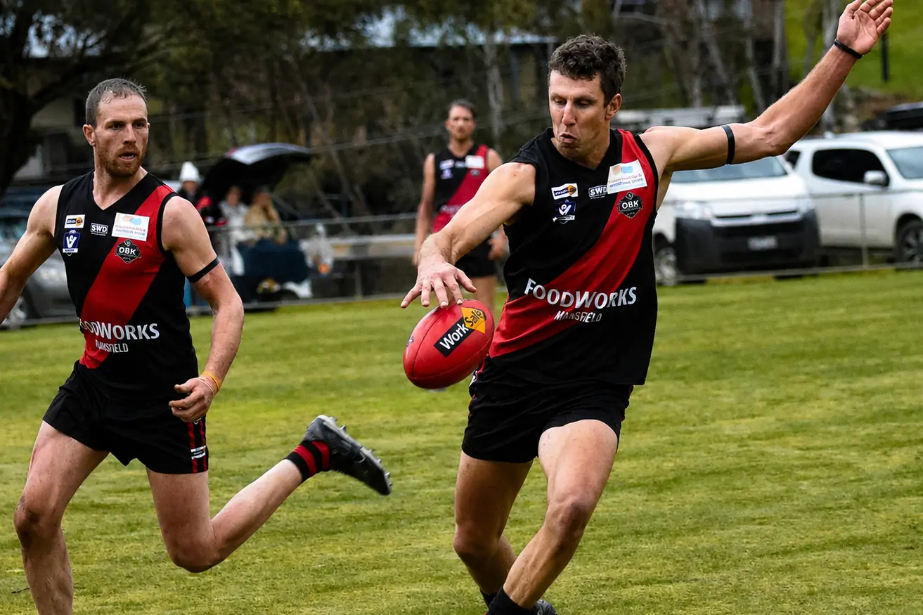 <p>Jackson Sole and Beau Smith out in front for Bonnie Doon</p>\\n