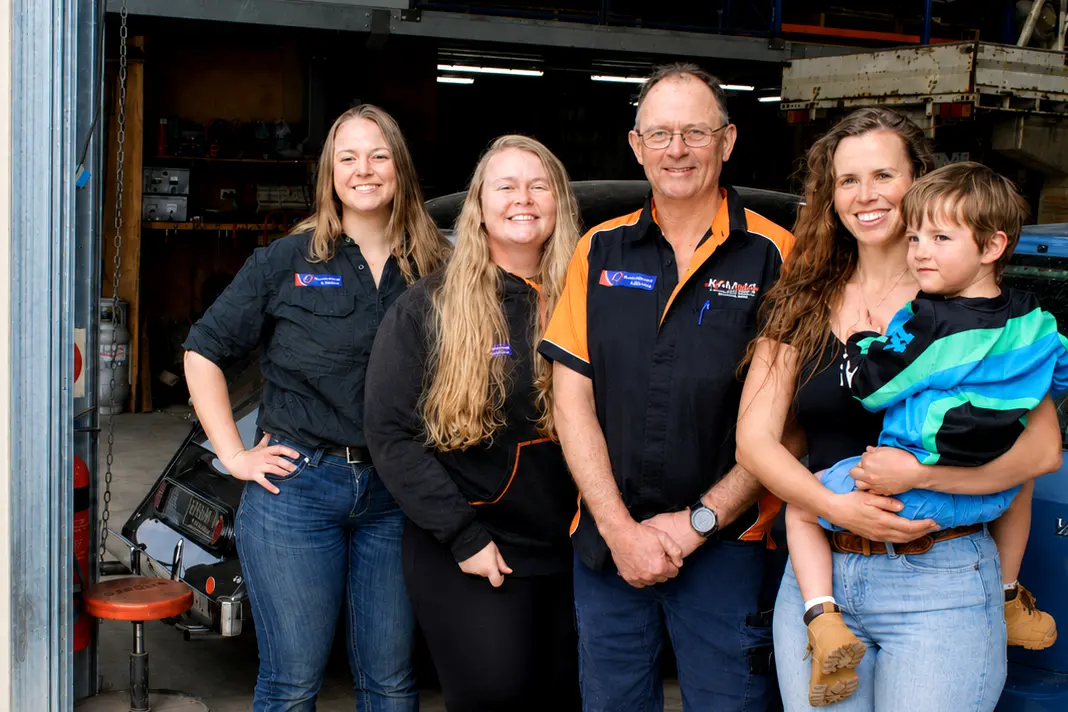 <p>Karl Corpe withe his daughters (from left) Jessica, Shannon and Mellissa. PHOTO: Jarah Loh</p>\\n