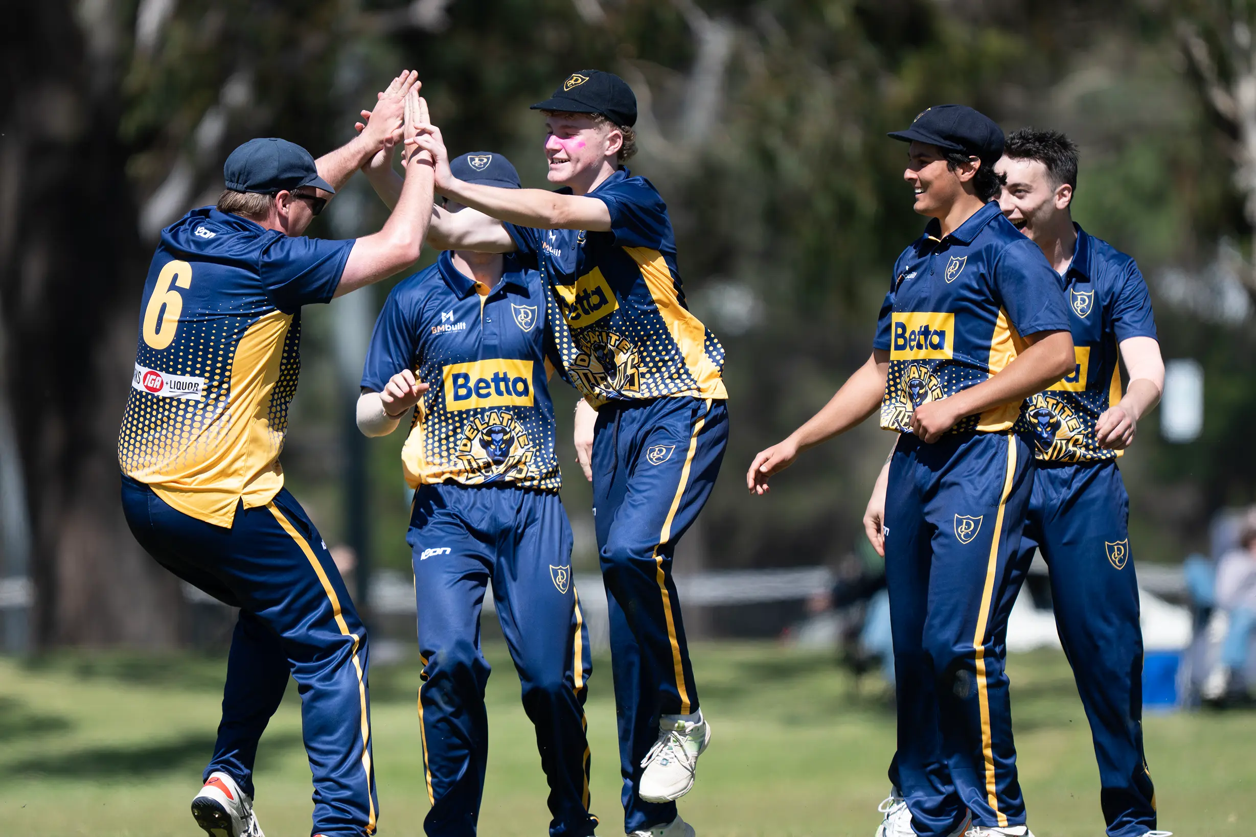 <p>WINNING RETURN: The Delatite Devils celebrate after victorious. PHOTO: Mel Beattie.</p>\\n
